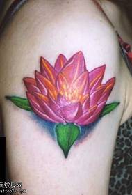 Silah iyi görünümlü lotus dövme deseni