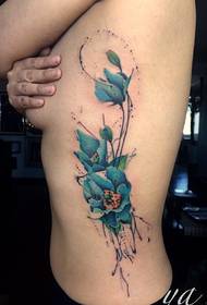 Modri model lotosove tetovaže na strani