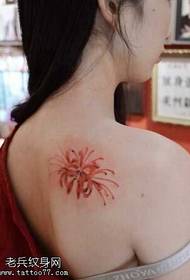 Увлекательный цветочный узор тату