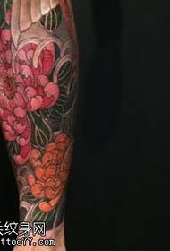 Classic chrysanthemum tattoo pattern on the calf
