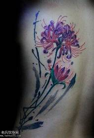 Прекрасно популарни цветни тетоважи на грбот на задната страна