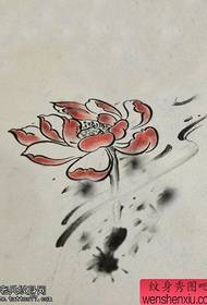 Een kleurrijk inkt lotus tattoo-werk wordt gedeeld door de tattoo-show