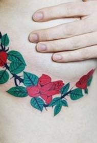 Mtundu wokongola wa rose rose tattoo