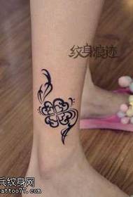 Four-leaf sketch tattoo pattern