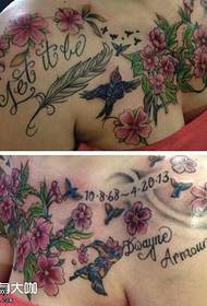 Modello di tatuaggio di fiore di ciliegia torace