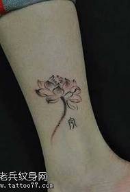 Leg inkt skilderij lotus tatoetmuster