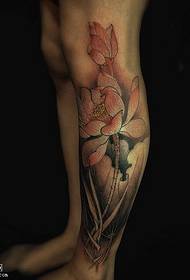 Rašalo įkvėptas lotoso tatuiruotės modelis