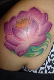 Patron de tatuatge de lotus de color baix a l'espatlla
