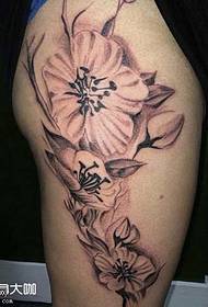 Leg personality cherry blossom tattoo pattern