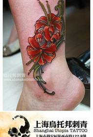 Beautiful female colored cross-flower tattoo pattern on girls' legs