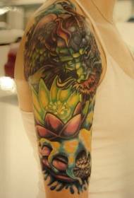 بازوی رنگی لوتوس با الگوی تاتو اژدها در آسیا