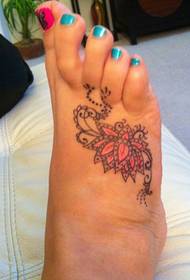 Pēdu totēma modeļa lotosa tetovējums
