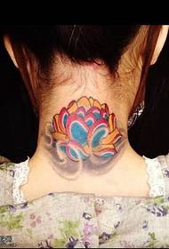 Modelele colorate personalizate de tatuaje cu elemente florale sunt furnizate de barele de prezentare a tatuajelor