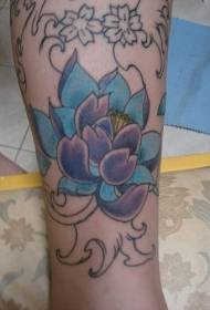 Nepopolna barva roke nežno vijolična lotosova tetovaža
