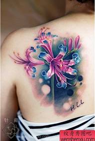 Beautiful shoulder-shouldered beautiful flower tattoo pattern