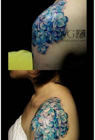 Girl's arm beautiful and beautiful globule flower tattoo pattern