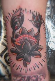 Patró clàssic de tatuatge de lotus negre de tres caps
