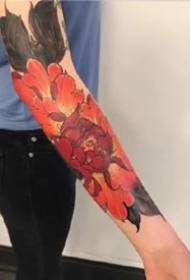 Kilka wzorów tatuażu z czerwonej piwonii