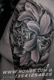 Pečių rašalo lotoso tatuiruotės modelis
