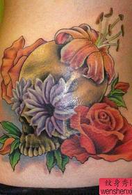 Patrón de tatuaje de lirio de rosas súper hermosas de Europa y América