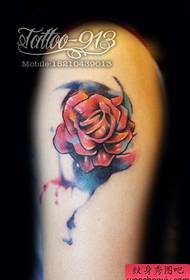 Model de tatuaj de trandafir brat pop