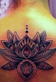 Alternativni uzorak za tetovažu totema lotosa pušta vas u masu