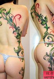 美しい背中のつるタトゥーパターン