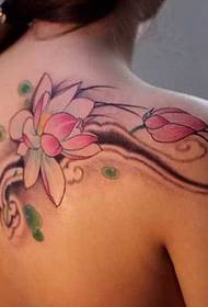 Skulder lotus tatoveringsmønster