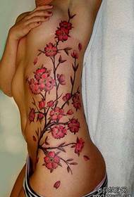 Betydelsen av tatueringmönstret för körsbärsblomman