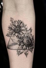 Djevojčica ruka na crnoj liniji skica geometrijski element prekrasna krizantema tetovaža slika