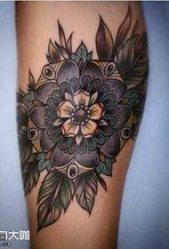 Iphethini ye-leg plant tattoo