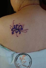 Amagxa entombazana amhle kuphela, elinye icala lephethini ye tattoo