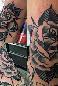 Jambe épines épines rose motif de tatouage