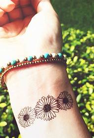 Simple and nice little daisy pattern tattoo