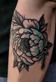 Brazo de la niña en el punto de boceto gris negro habilidad de espina creativa hermosa flor tatuaje foto