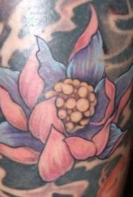 Patrón de tatuaje de loto colorido y fondo negro