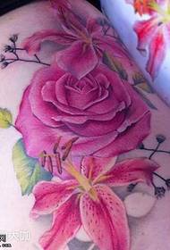 Patrón de tatuaxe rosa de cintura