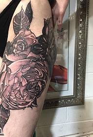 Классическая татуировка в стиле ретро роза