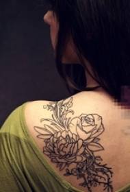 女生肩部黑色抽象线条植物素材花朵纹身图片