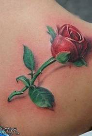 Očarljiv vzorec tetovaže vrtnic