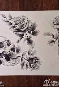 Rukopis tetovania čiernej sivej ruže
