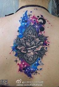 背部水彩的玫瑰纹身图案