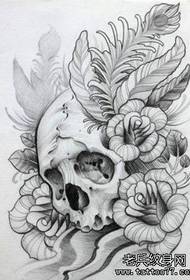 Татуировка на татуировката с таро на роза в европейски и американски стил