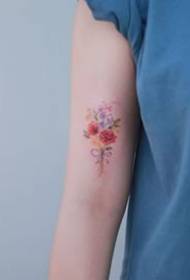19 lengan tampan pola tato bunga kecil segar dan sederhana