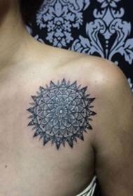 ლამაზი გეომეტრიული ელემენტი tattoo წერტილი thorn შეასრულა mandala ნიმუში tattoo
