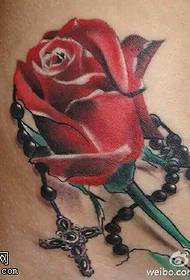 Modèle de tatouage perlé rose délicat