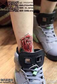 Ружа татуіроўка на лодыжцы