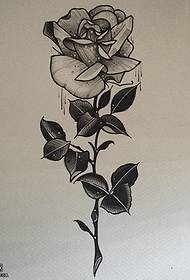 Rokopis z vzorcem tetovaže z rožnato vrtnico