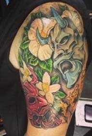 男生手臂上彩绘水彩素描唯美花朵纹身图片