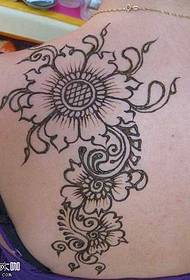 Natrag uzorak cvijeta totem tetovaža